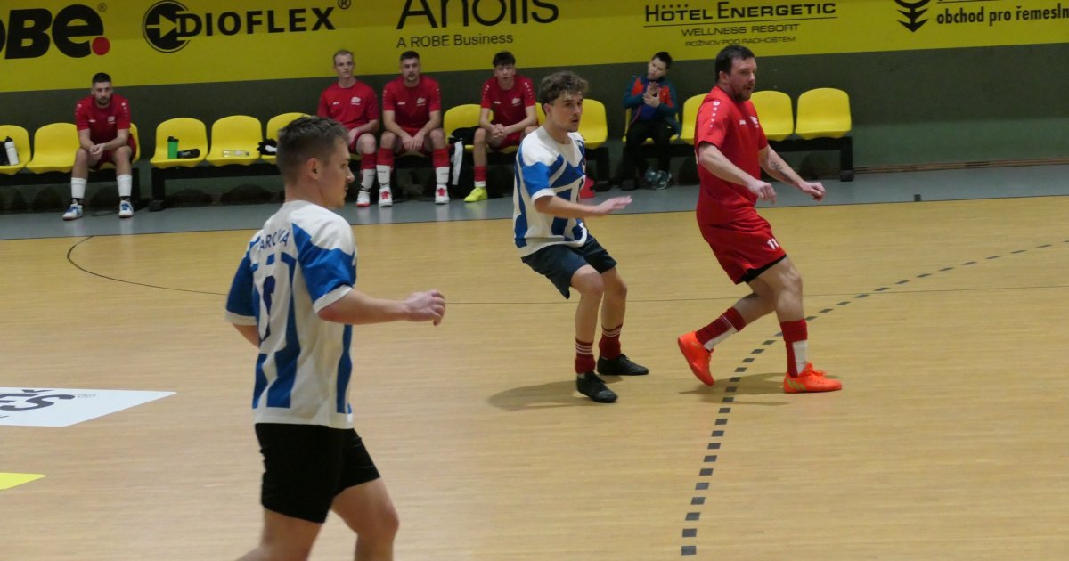 Nejlepší střelci (Patrik Vozák 15) a přehled karet po 12. kole okresního přeboru