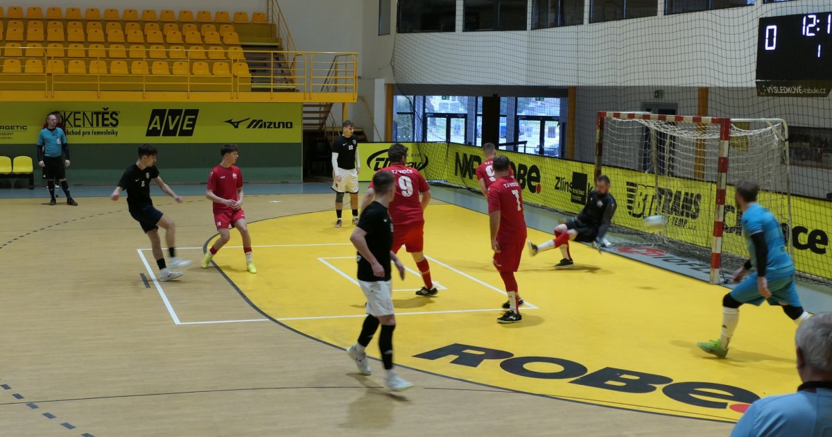 Nejlepší střelci (Patrik Vozák 14) a karty po 10. kole okresního přeboru