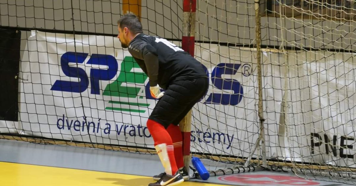 Černobílé perly podcenily přípravu na dvojzápas. Využily toho hlavně Rychlé šípy