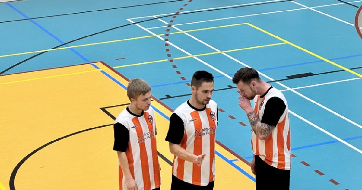 Amatér je po pokoření Baracudy zachráněn. Brankář Kňura potrestal dvakrát powerplay soupeře