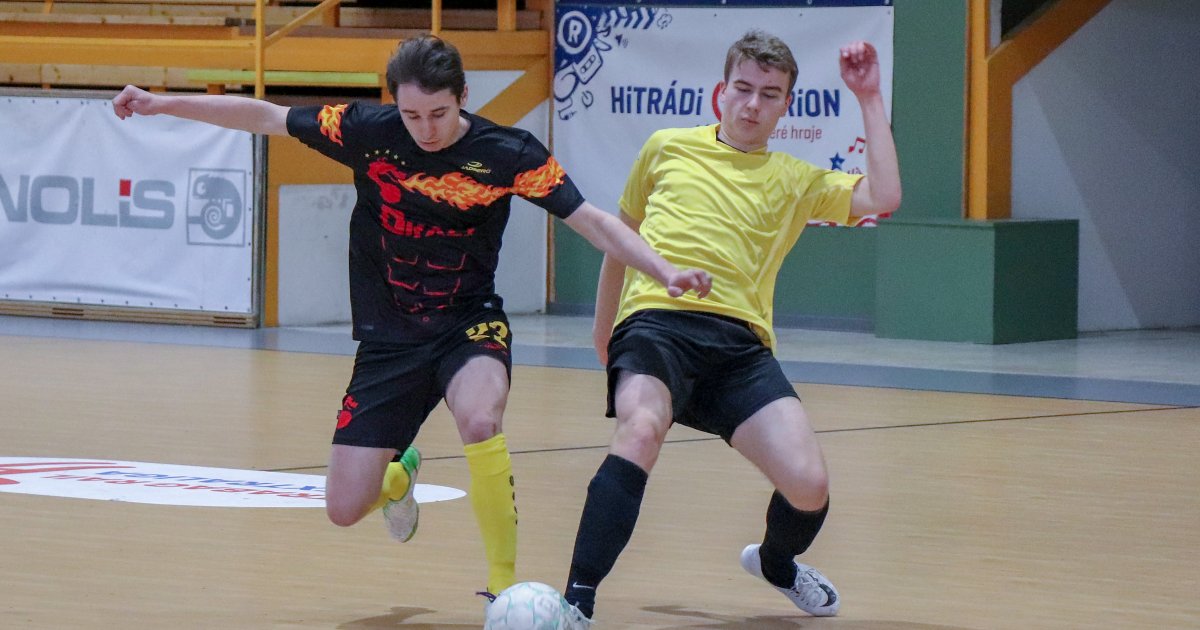 Drak Pavel Blažek udivil lobem přes polovinu hřiště