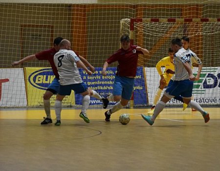 Tornádo uklidnil první brankář. Vichury pokořily omlazené celky Jethra a Bar Bory Bory